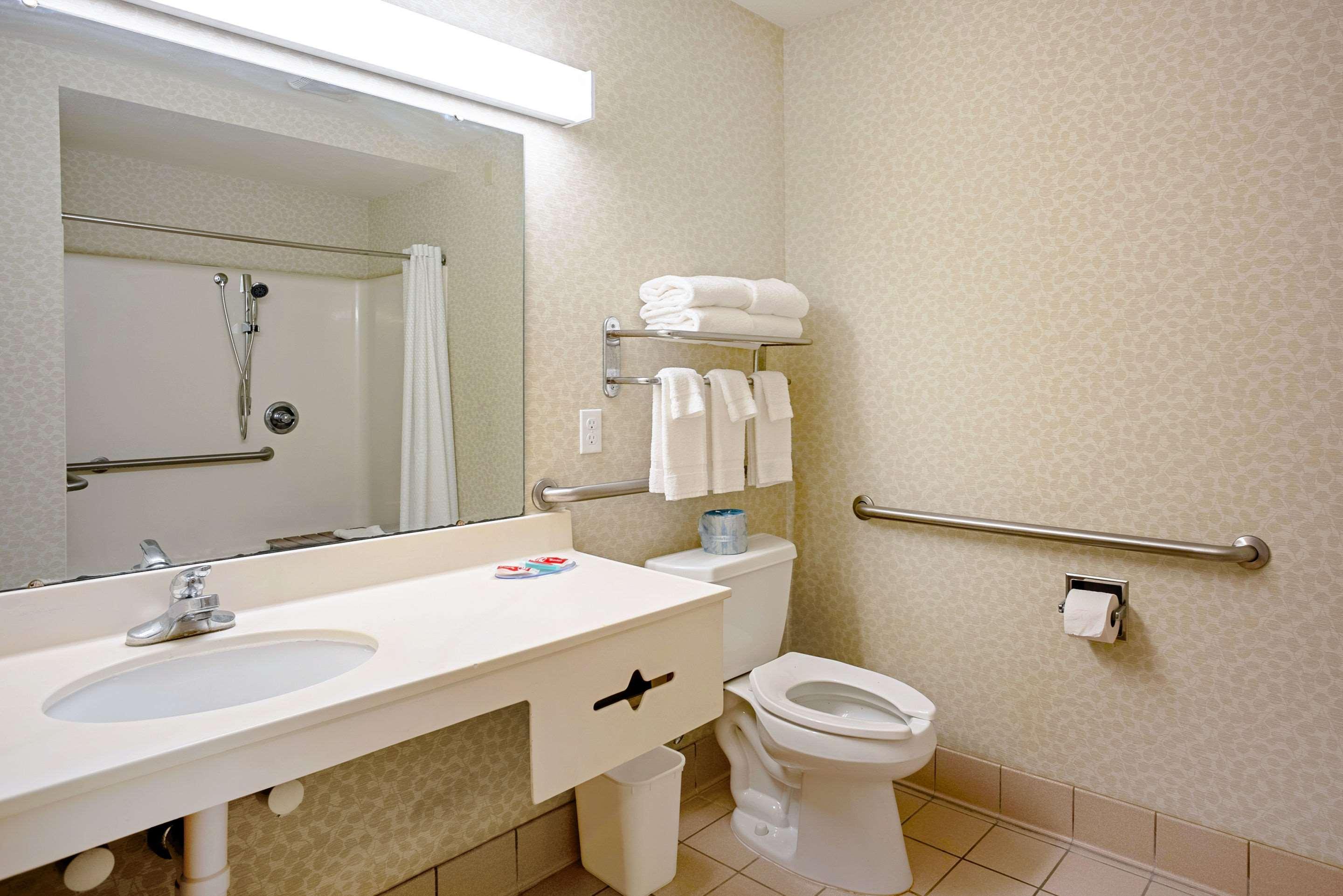 Quality Inn Frontier At Us Hwy 30 Clinton Extérieur photo