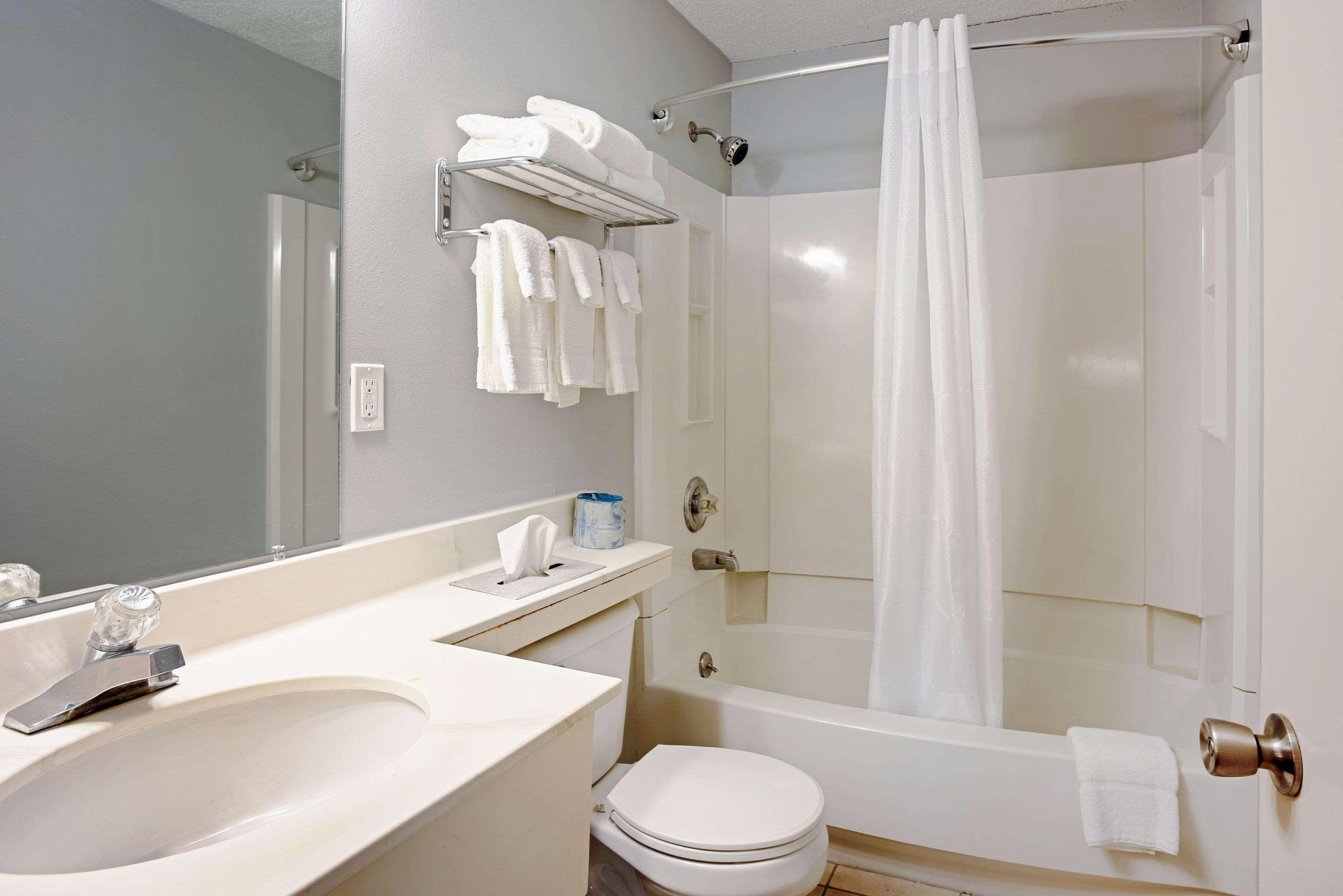 Quality Inn Frontier At Us Hwy 30 Clinton Extérieur photo