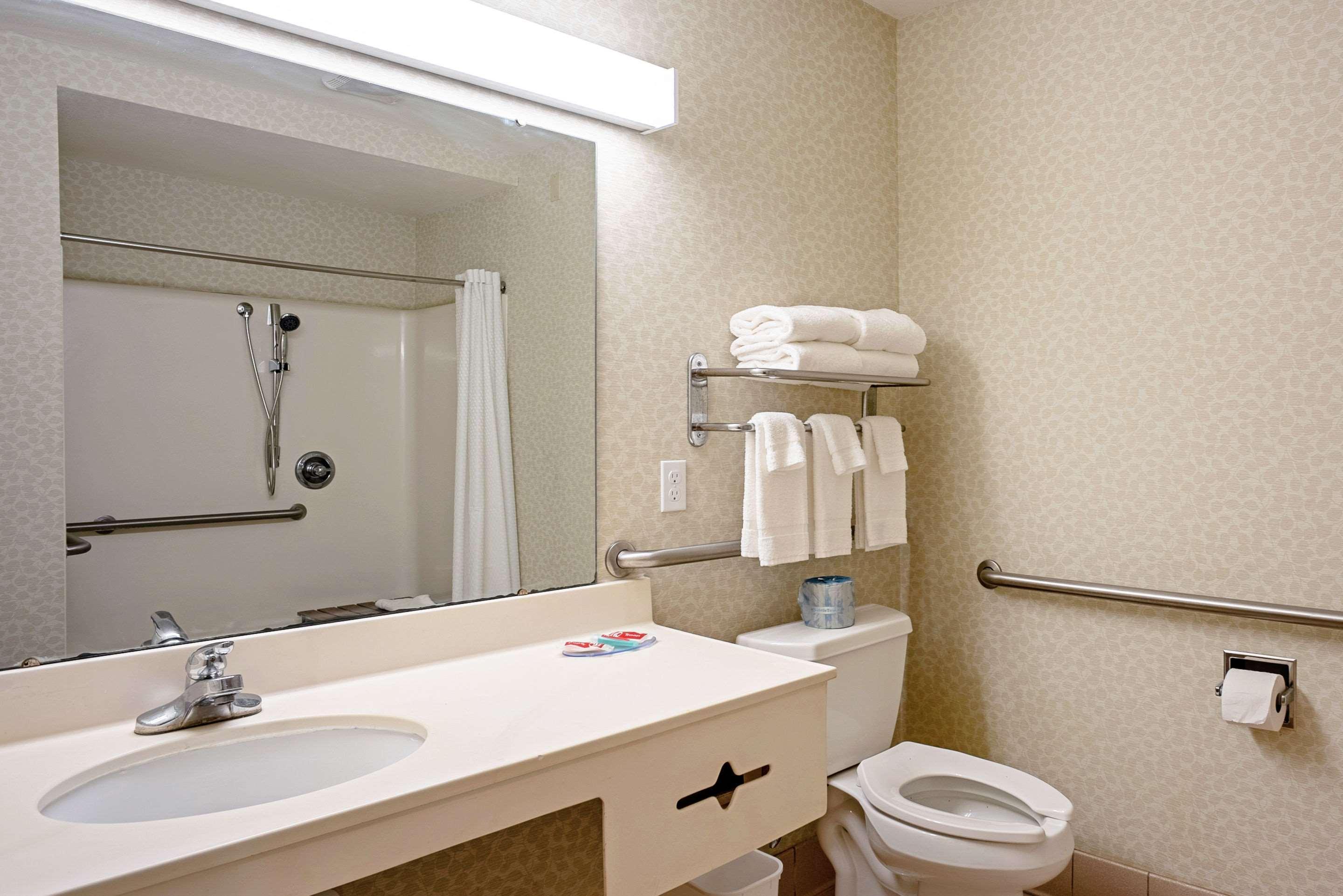 Quality Inn Frontier At Us Hwy 30 Clinton Extérieur photo