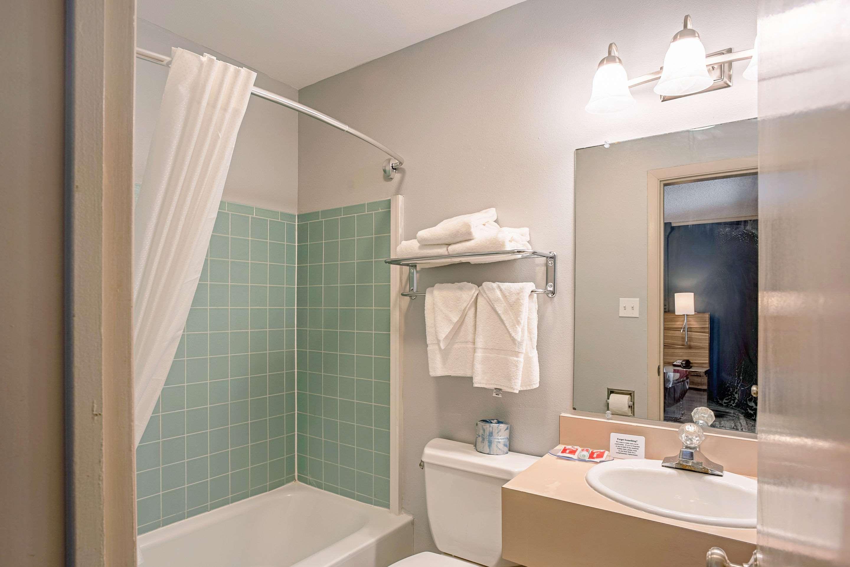 Quality Inn Frontier At Us Hwy 30 Clinton Extérieur photo