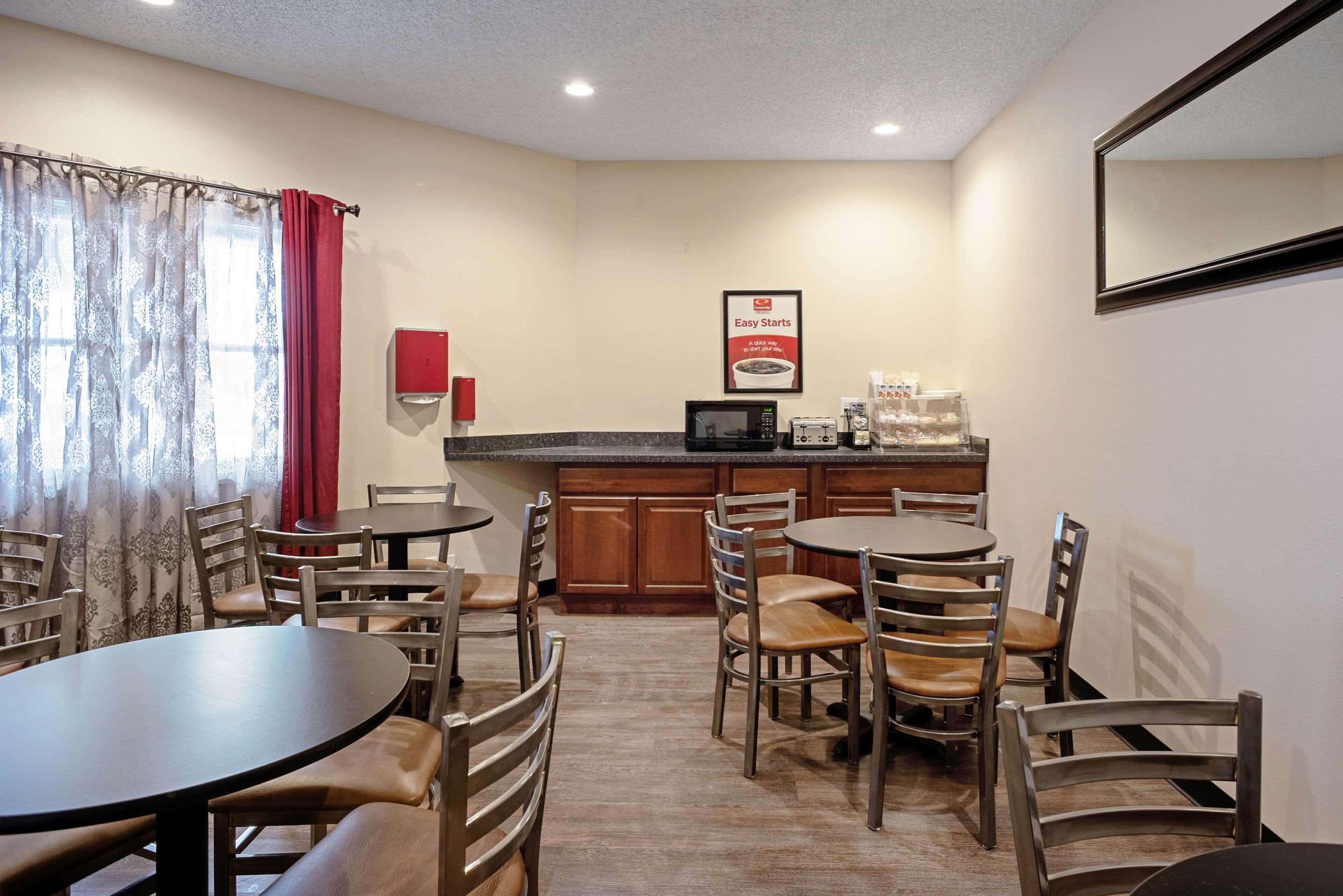 Quality Inn Frontier At Us Hwy 30 Clinton Extérieur photo