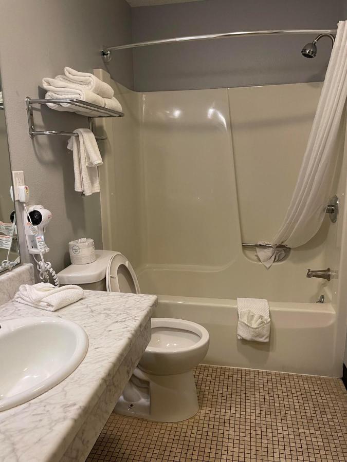Quality Inn Frontier At Us Hwy 30 Clinton Extérieur photo
