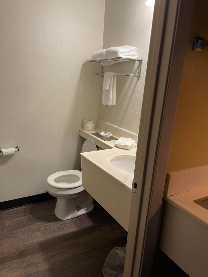 Quality Inn Frontier At Us Hwy 30 Clinton Extérieur photo
