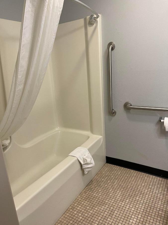 Quality Inn Frontier At Us Hwy 30 Clinton Extérieur photo