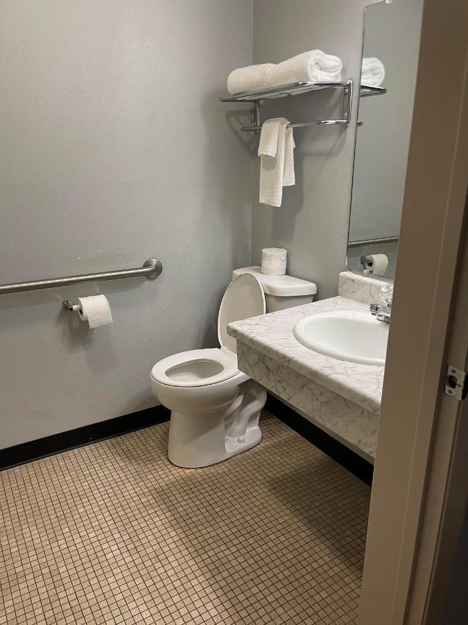 Quality Inn Frontier At Us Hwy 30 Clinton Extérieur photo